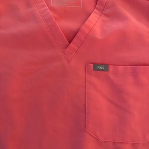 Figs catarina one pocket scrub top.